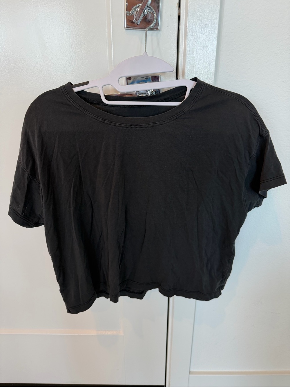 Lululemon cates cropped tee in black